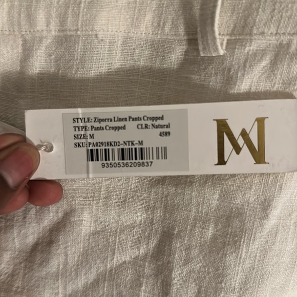 Ziporra Linen Shorts - Picture 3 of 3